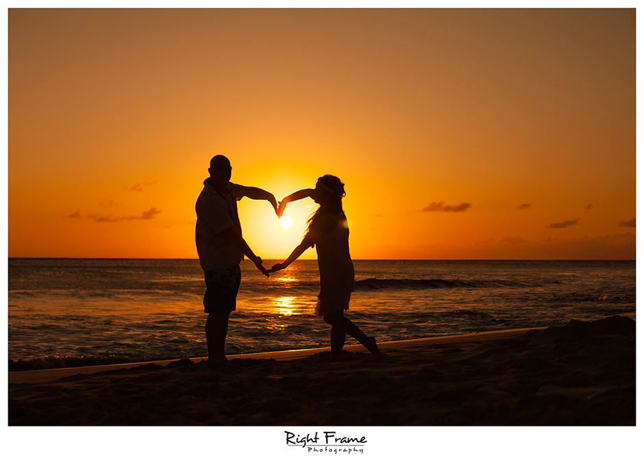 Photographers in Oahu Hawaii Rebecca by RIGHT FRAME PHOTOGRAPHY