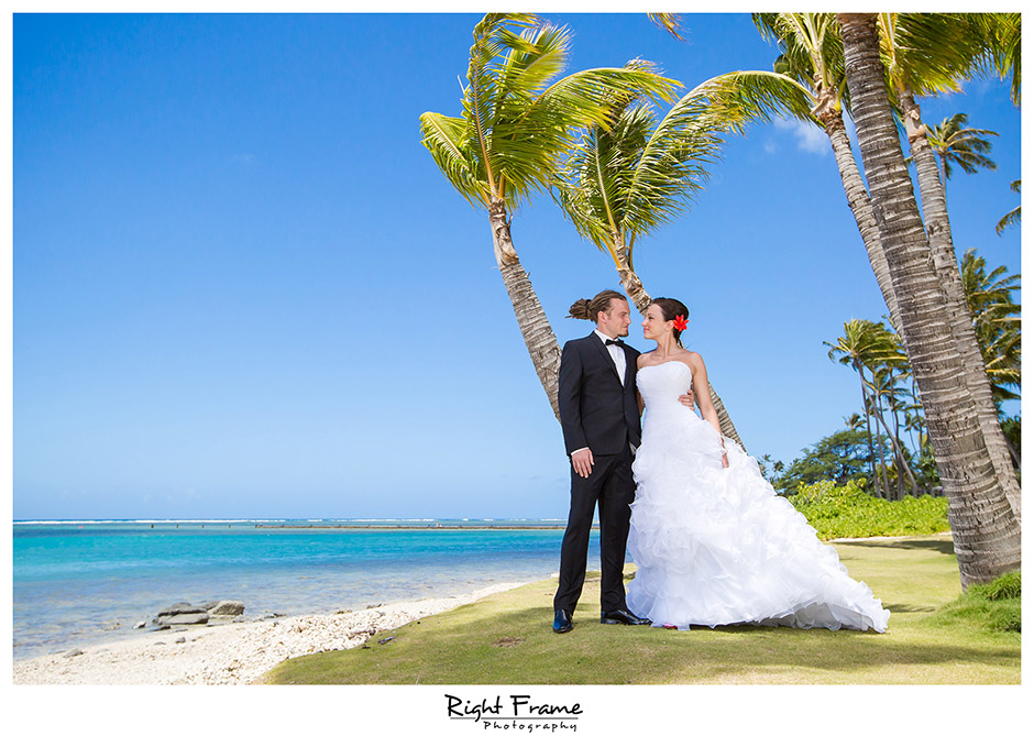 Wedding Photographers In Oahu Hawaii | Beata | Right Frame Photography