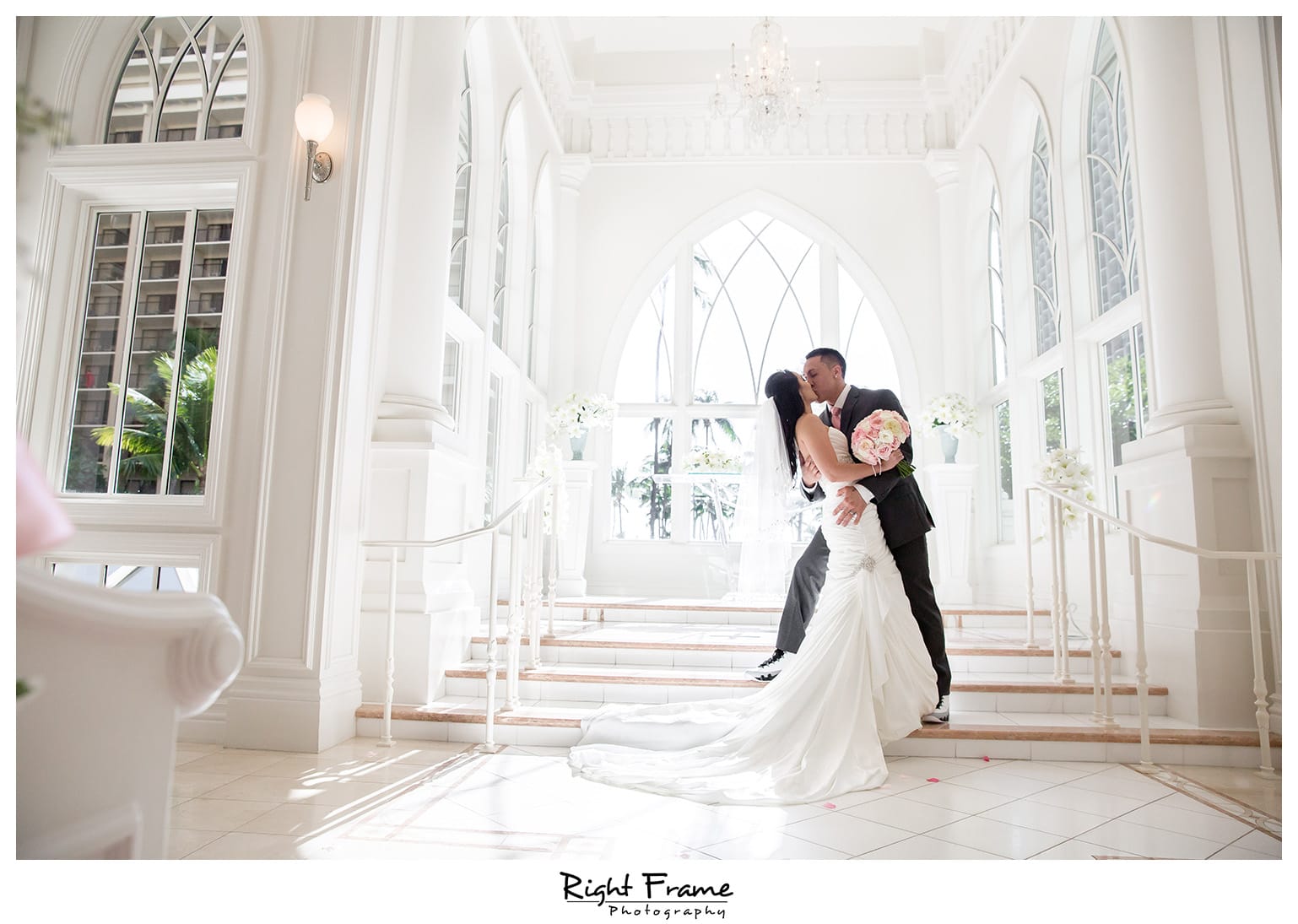 Right Frame Photography Wedding In Ocean Crystal Chapel Waikiki