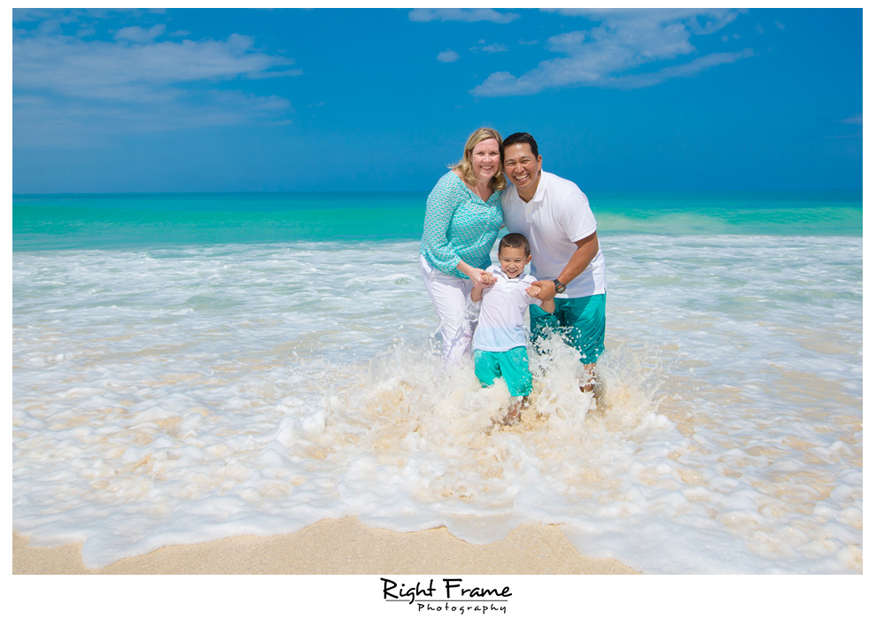 Oahu, Hawaii Family Photographer By RIGHT FRAME PHOTOGRAPHY