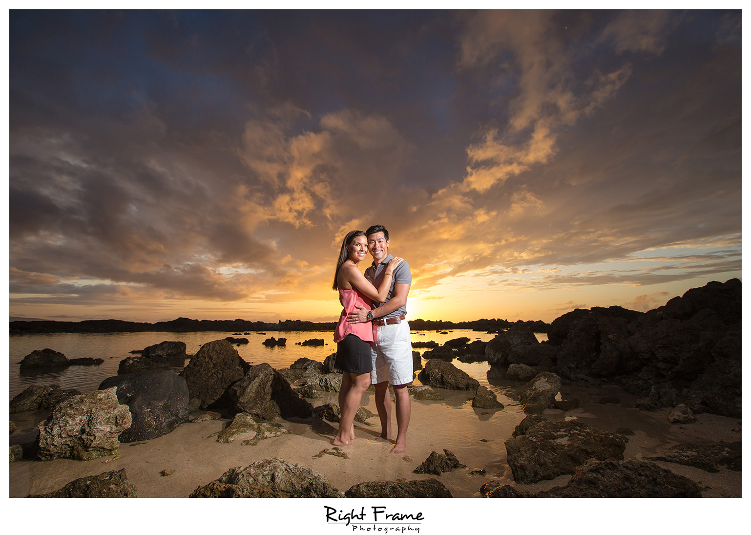 Creative Fun Hawaii Sunset Couple Photography By Right Frame Photography