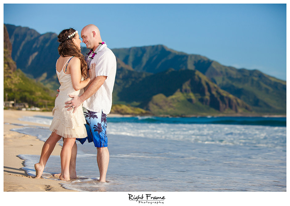 Photographers in Oahu Hawaii Rebecca Right Frame Photography