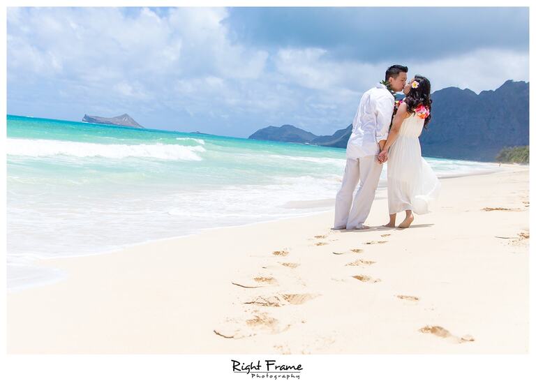 Couple on the hawaiian Beach Sherwood Forest