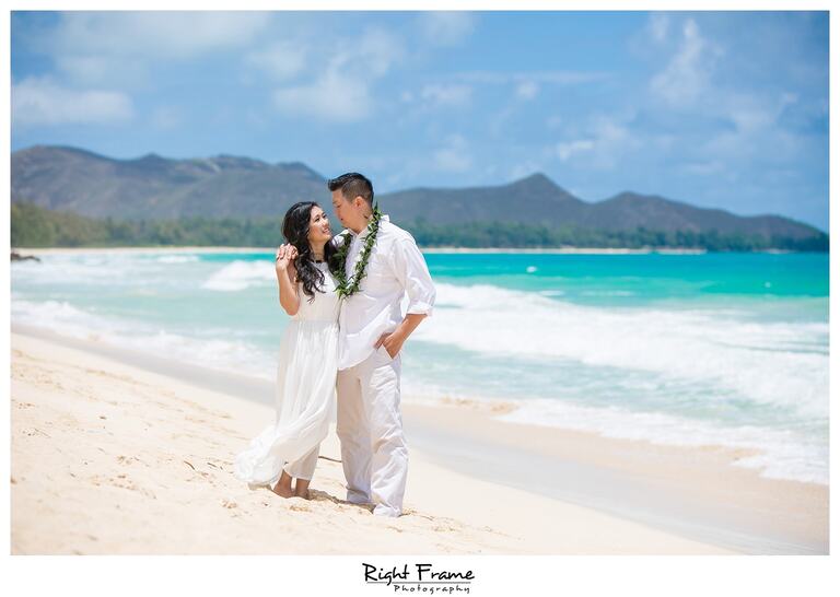 Couple on the hawaiian Beach Sherwood Forest