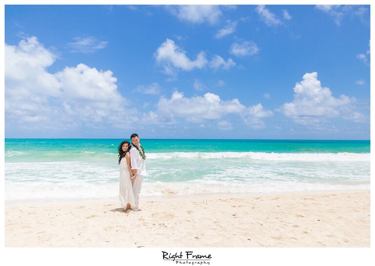 Couple on the hawaiian Beach Sherwood Forest