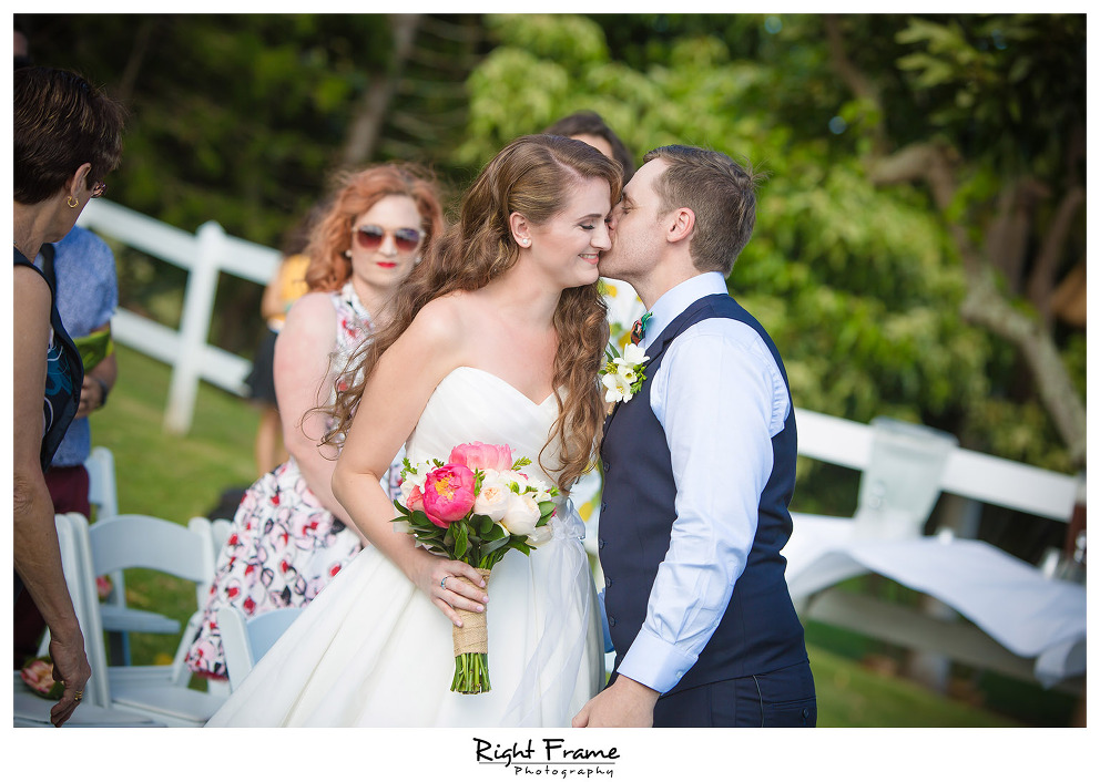 Oahu Hawaii - Kualoa Ranch Wedding at Paliku Gardens 