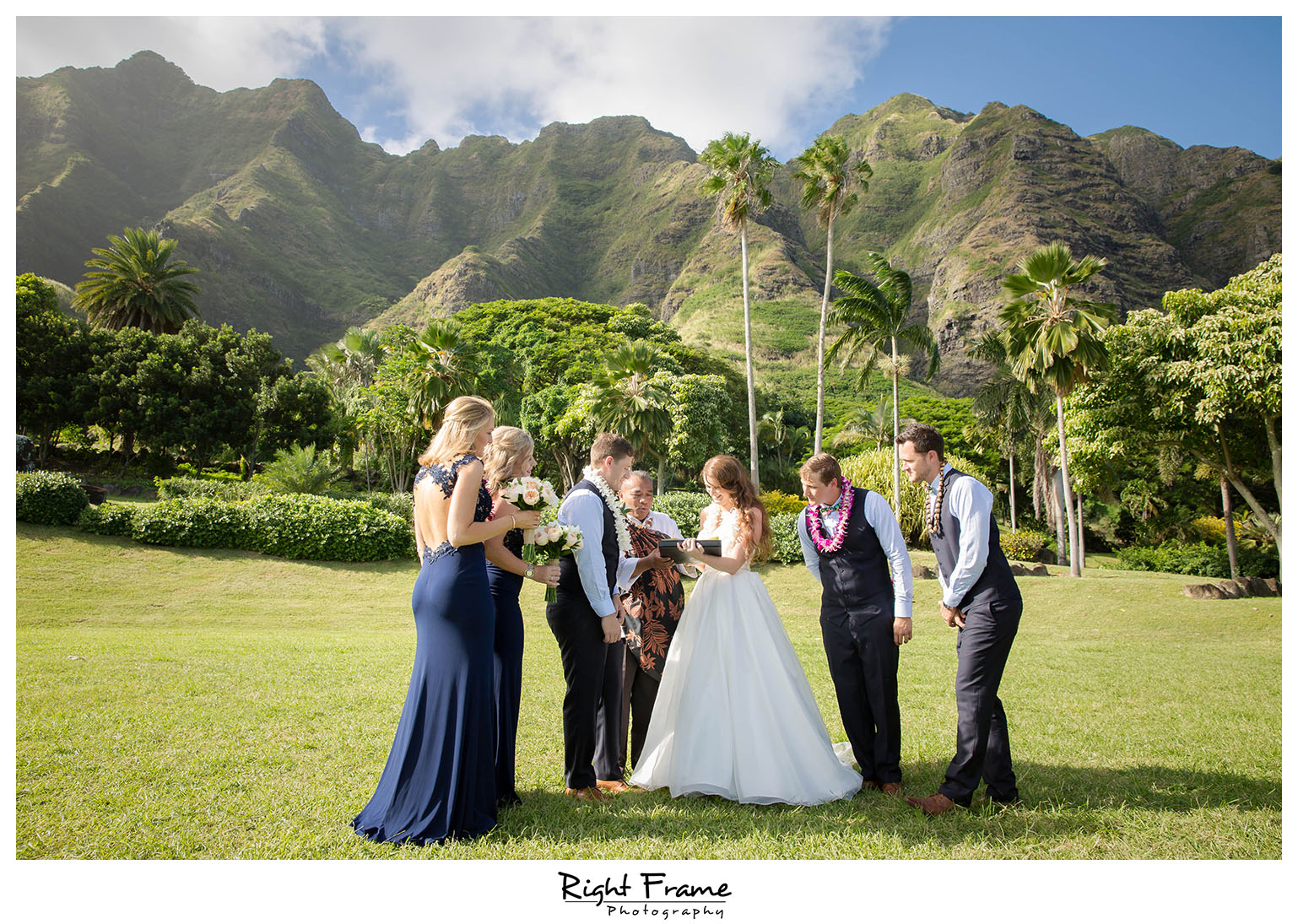 Oahu Hawaii - Kualoa Ranch Wedding at Paliku Gardens | Right Frame