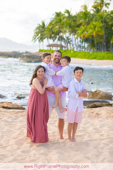 Extended Family Session on Oahu Beach