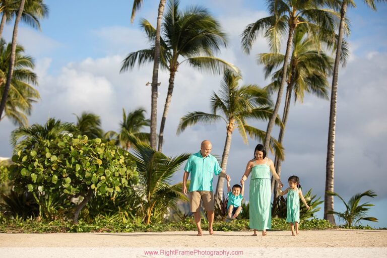 Waikiki beach family photography on Oahu