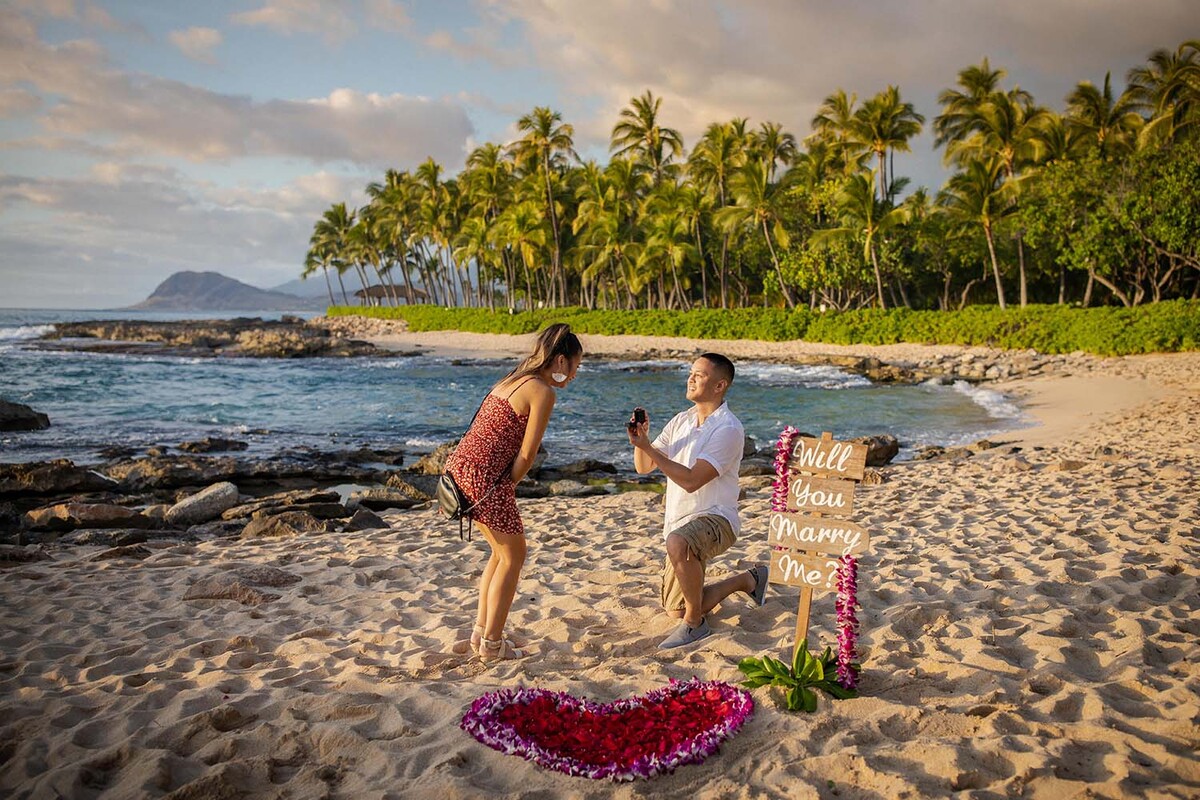 Oahu Proposal Photographer Right Frame Photography