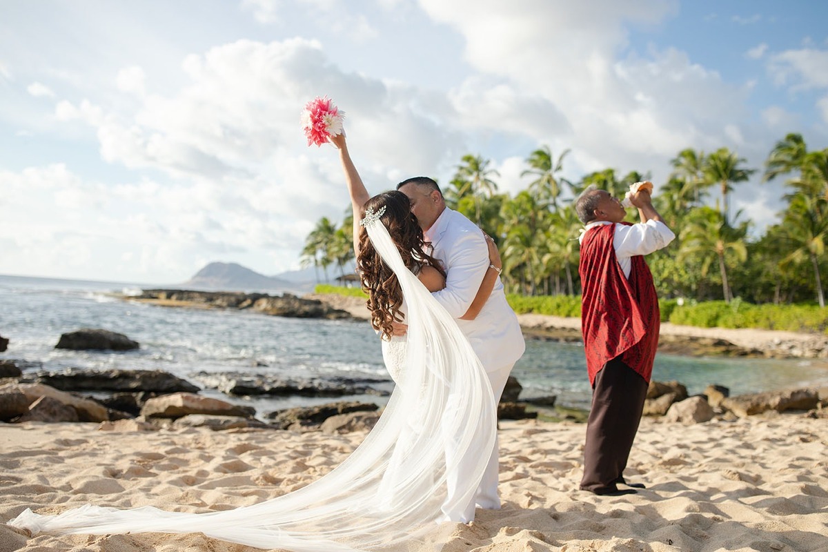 Vow Renewal Ceremony Oahu Hawaii Hawaiian Conch Shell Photos First Kiss